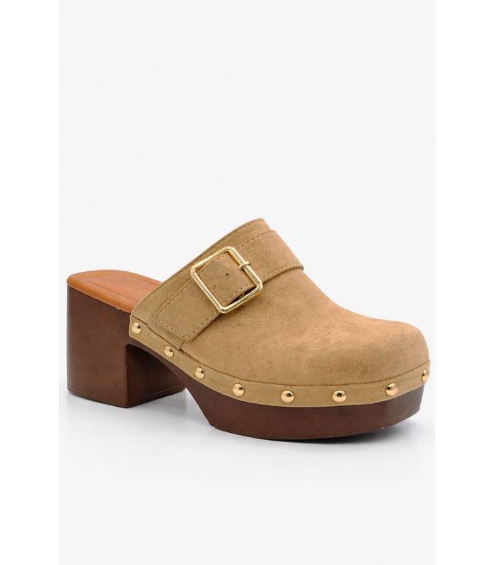 Μπεζ clogs με τακούνι και χρυσή αγκράφα