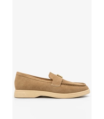 Μπεζ γυναικείο loafer με διακοσμητική αγκράφα