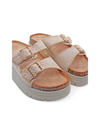 Flatform σε μπεζ χρώμα με διπλή αγκράφα και φαρδιές φάσες