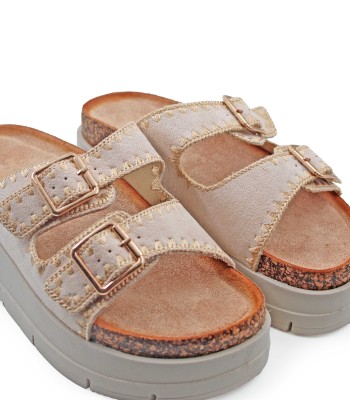 Flatform σε μπεζ χρώμα με διπλή αγκράφα και φαρδιές φάσες