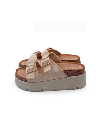 Flatform σε μπεζ χρώμα με διπλή αγκράφα και φαρδιές φάσες