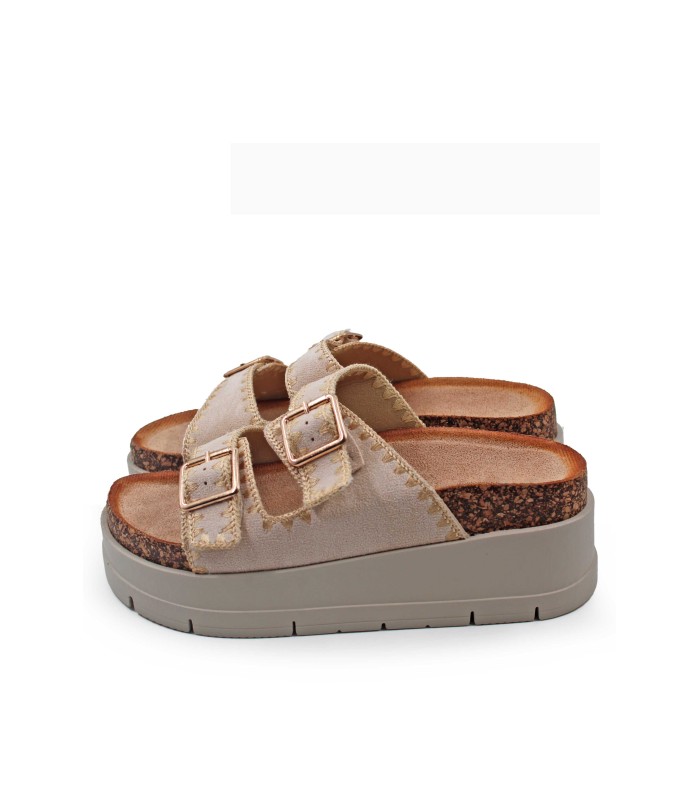 Flatform σε μπεζ χρώμα με διπλή αγκράφα και φαρδιές φάσες