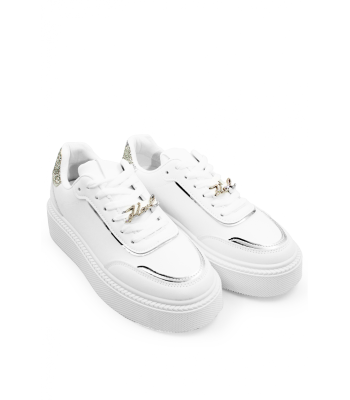 Λευκά sneakers με ασημί μεταλλική λεπτομέρεια