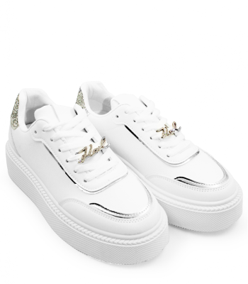 Λευκά sneakers με ασημί μεταλλική λεπτομέρεια