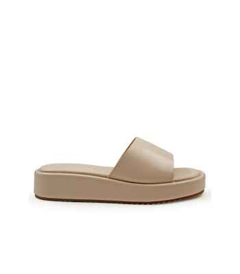 Flatform σε μπεζ χρώμα με φαρδιά φάσα και minimal σχεδιασμό