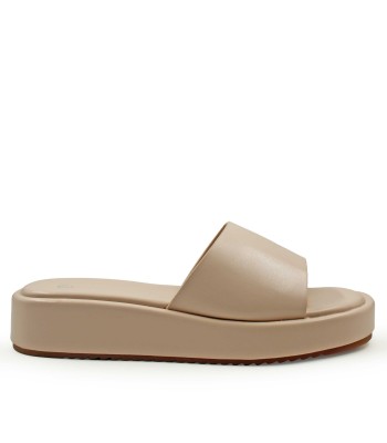 Flatform σε μπεζ χρώμα με φαρδιά φάσα και minimal σχεδιασμό