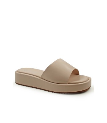 Flatform σε μπεζ χρώμα με φαρδιά φάσα και minimal σχεδιασμό