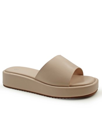 Flatform σε μπεζ χρώμα με φαρδιά φάσα και minimal σχεδιασμό