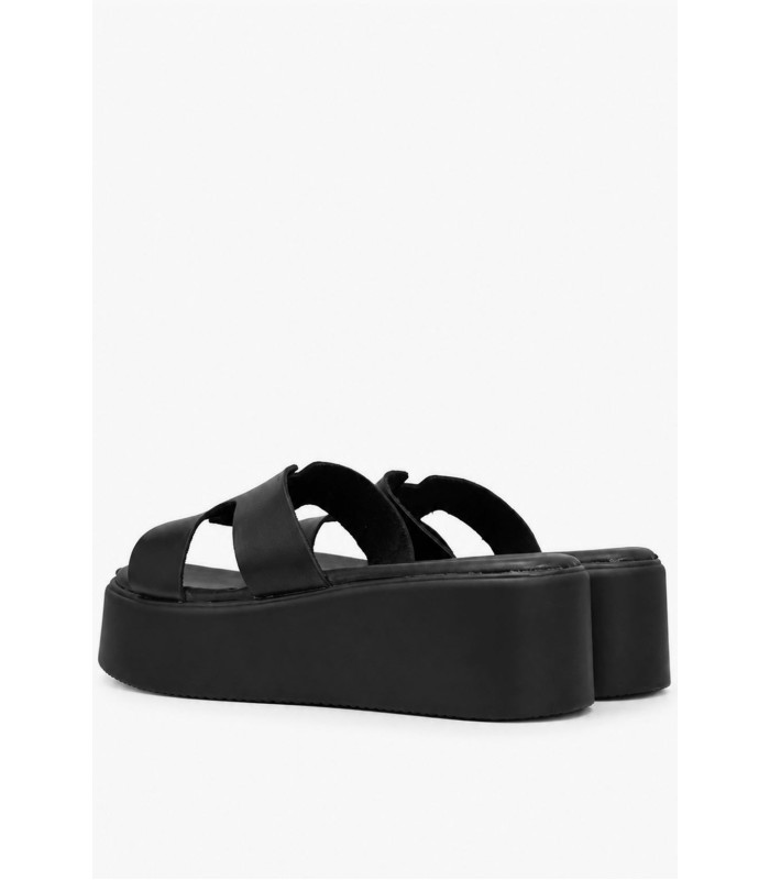 Μαύρο flatform με σχέδιο H