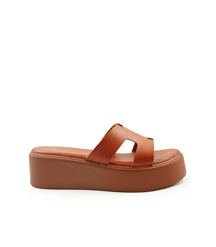 Flatform με φαρδιά δερμάτινη φάσα σε καμηλό χρώμα