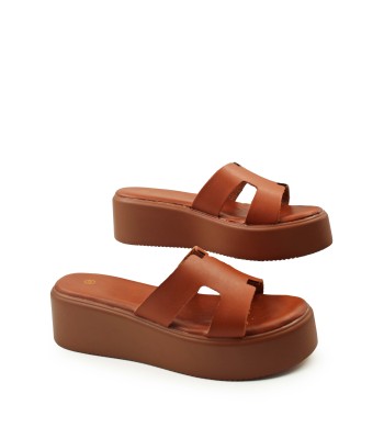 Flatform με φαρδιά δερμάτινη φάσα σε καμηλό χρώμα