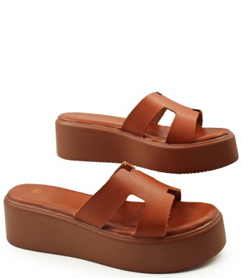 Flatform με φαρδιά δερμάτινη φάσα σε καμηλό χρώμα