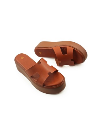 Flatform με φαρδιά δερμάτινη φάσα σε καμηλό χρώμα