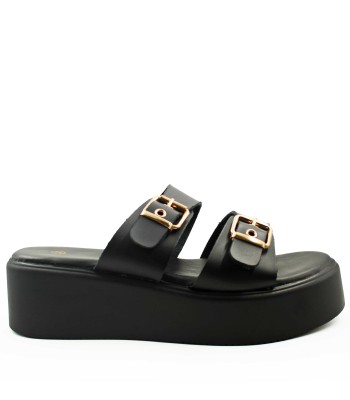 Flatform σανδάλι σε μαύρο χρώμα με διπλά λουράκια και αγκράφες