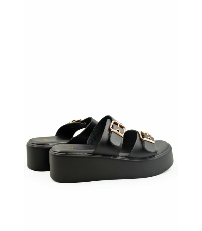 Flatform σανδάλι σε μαύρο χρώμα με διπλά λουράκια και αγκράφες