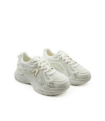 Γυναικεία λευκά sneakers με άνετη σόλα και μοντέρνο design