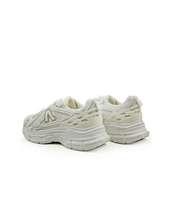 Γυναικεία λευκά sneakers με άνετη σόλα και μοντέρνο design