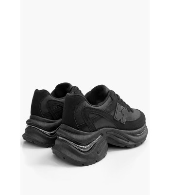 Μαύρο sneaker με chunky σόλα και αθλητικό σχεδιασμό
