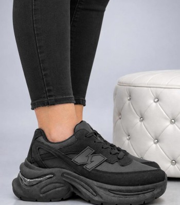 Μαύρο sneaker με chunky σόλα και αθλητικό σχεδιασμό