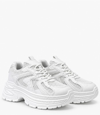 Λευκά chunky sneakers με χοντρή σόλα