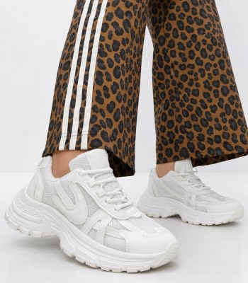 Λευκό sneaker με chunky σόλα