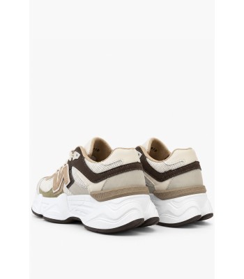 Μπεζ sneakers με chunky σόλα και καφέ λεπτομέρειες