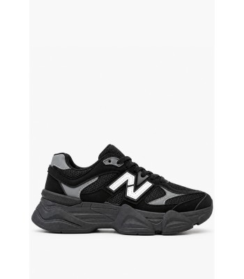 Μαύρα sneakers με chunky σόλα και λευκές λεπτομέρειες