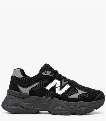 Μαύρα sneakers με chunky σόλα και λευκές λεπτομέρειες