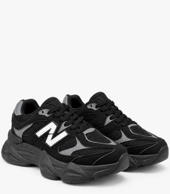 Μαύρα sneakers με chunky σόλα και λευκές λεπτομέρειες