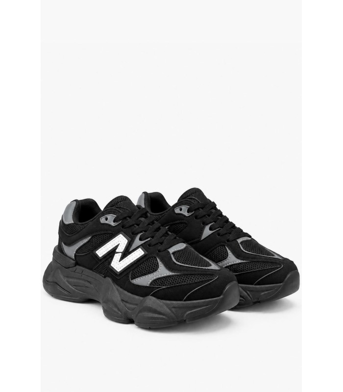 Μαύρα sneakers με chunky σόλα και λευκές λεπτομέρειες