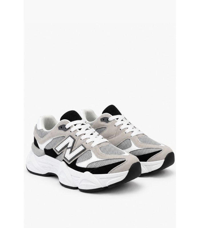 Γκρι sneakers με chunky σόλα και μαύρες λεπτομέρειες