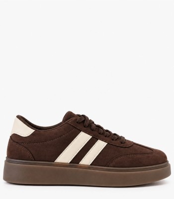 Καφέ sneakers με μπεζ λεπτομέρειες και gum σόλα