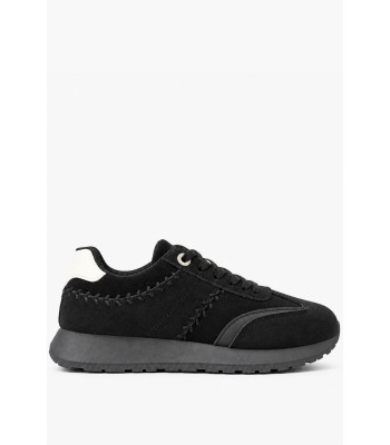 Μαύρα sneakers suede με κεντημένες λεπτομέρειες