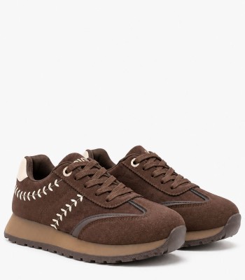 Καφέ sneakers suede με κεντημένες λεπτομέρειες