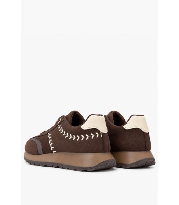 Καφέ sneakers suede με κεντημένες λεπτομέρειες