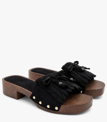 Μαύρο mule suede με κρόσσια και διακοσμητικά