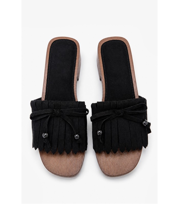 Μαύρο mule suede με κρόσσια και διακοσμητικά