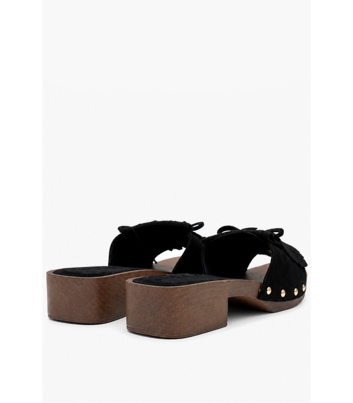 Μαύρο mule suede με κρόσσια και διακοσμητικά