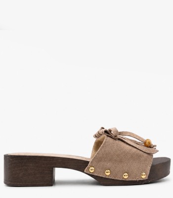 Μπεζ mule suede με κρόσσια και διακοσμητικά