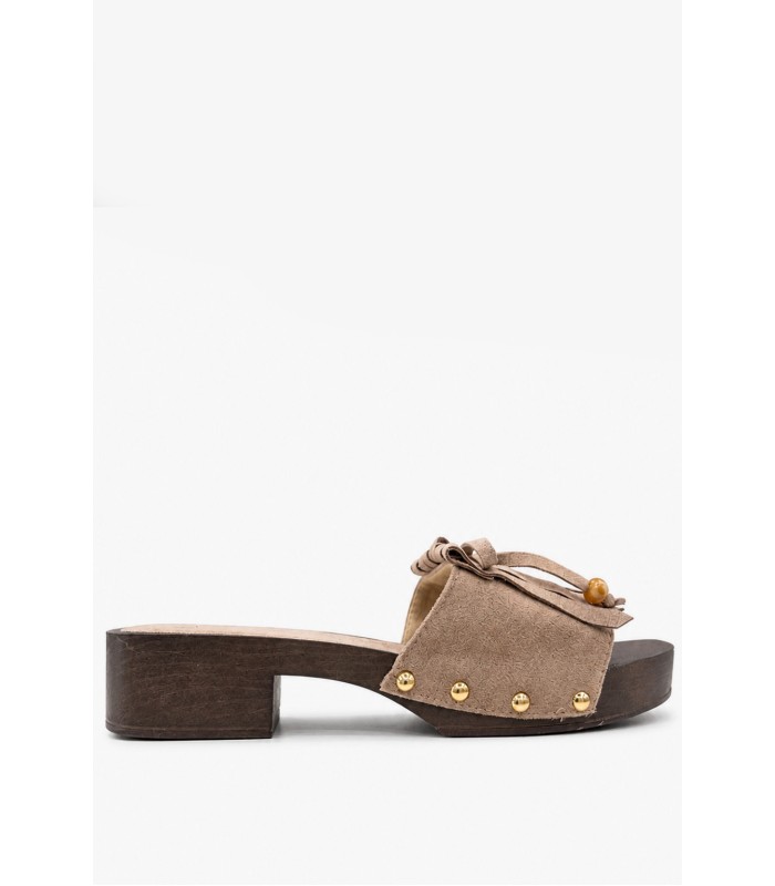 Μπεζ mule suede με κρόσσια και διακοσμητικά