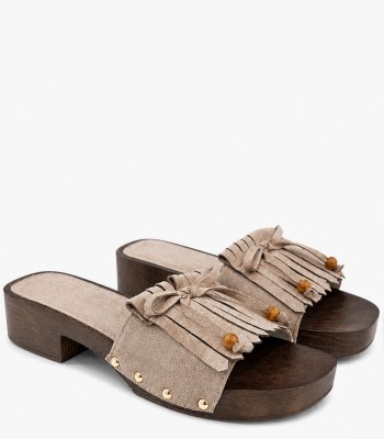 Μπεζ mule suede με κρόσσια και διακοσμητικά