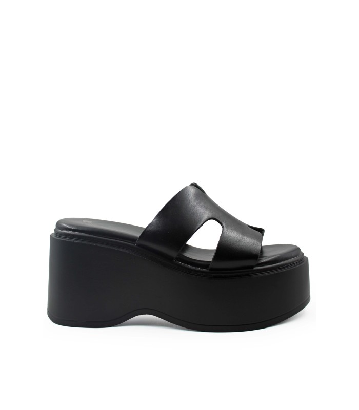 Μαύρο flatform με κοψίματα και ενιαία σόλα