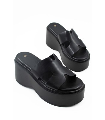 Μαύρο flatform με κοψίματα και ενιαία σόλα