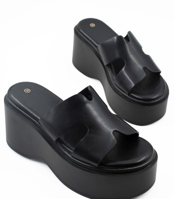Μαύρο flatform με κοψίματα και ενιαία σόλα