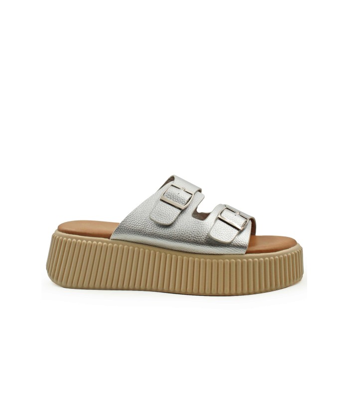 Flatform σε ασημί χρώμα με διπλή αγκράφα και ανάγλυφη σόλα