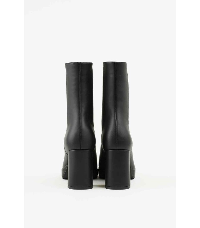 Μαύρο ankle boot με λάστιχο και τετράγωνο τακούνι