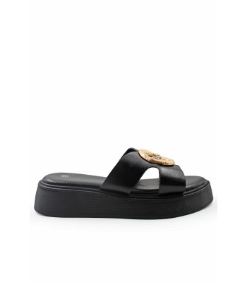Flatform σε μαύρο χρώμα με εντυπωσιακό χρυσό διακοσμητικό
