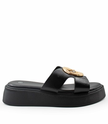 Flatform σε μαύρο χρώμα με εντυπωσιακό χρυσό διακοσμητικό