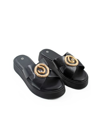 Flatform σε μαύρο χρώμα με εντυπωσιακό χρυσό διακοσμητικό