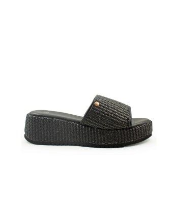 Flatform με ψάθινη φάσα και πλεκτή σόλα σε μαύρο χρώμα